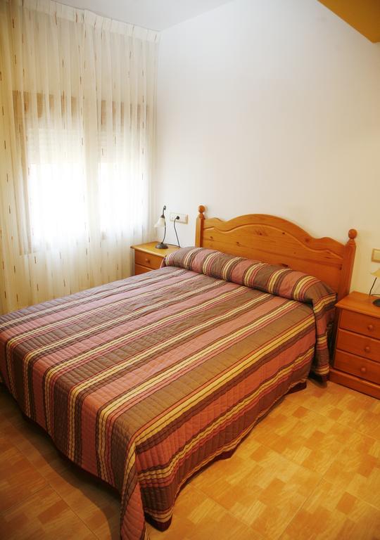 Hostal Cuatro Esquinas Ejea De Los Caballeros Rum bild