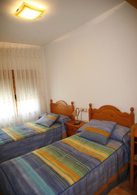 Hostal Cuatro Esquinas Ejea De Los Caballeros Rum bild