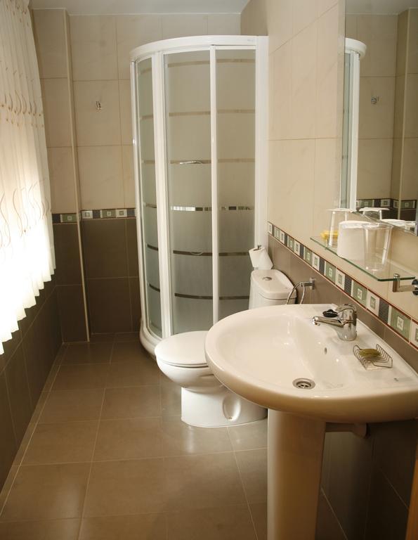 Hostal Cuatro Esquinas Ejea De Los Caballeros Exteriör bild